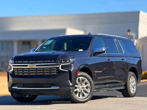 Used 2023 Chevrolet Suburban Premier AWD/4WD image 2