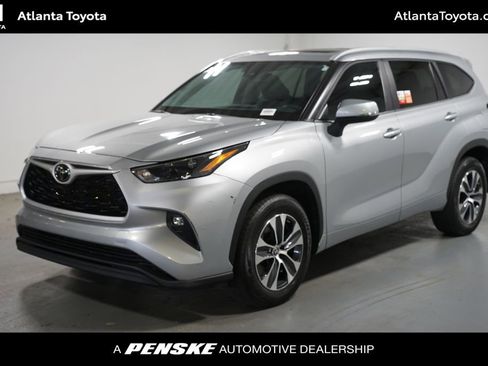 Certified 2024 Toyota Highlander XLE FWD image 1