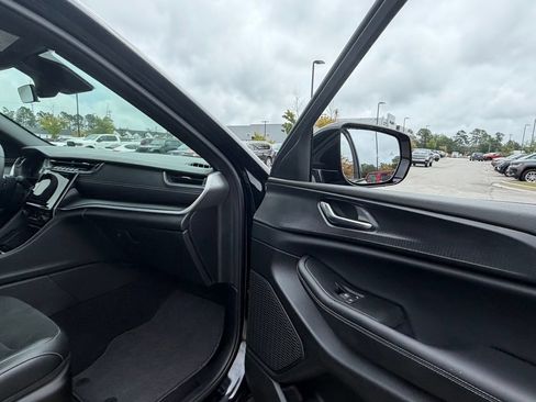 Used 2024 Hyundai Venue SE FWD image 23