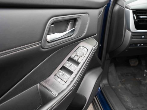 Used 2024 Nissan Rogue SL image 7