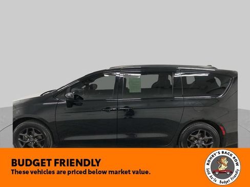 Used 2019 Chrysler Pacifica Touring-L w/ S Appearance Package FWD image 3