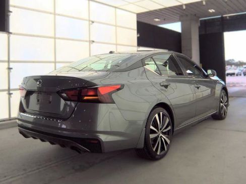 Used 2022 Nissan Altima 2.5 SR w/ Midnight Edition Package FWD image 4
