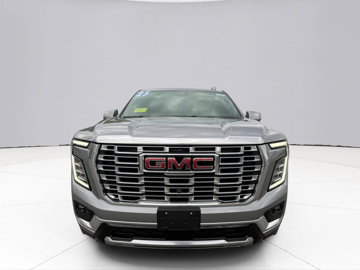 Used 2025 GMC Yukon XL Denali AWD/4WD image 9