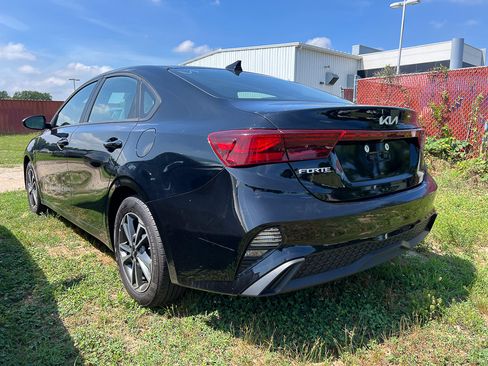Used 2024 Kia Forte LXS FWD image 2