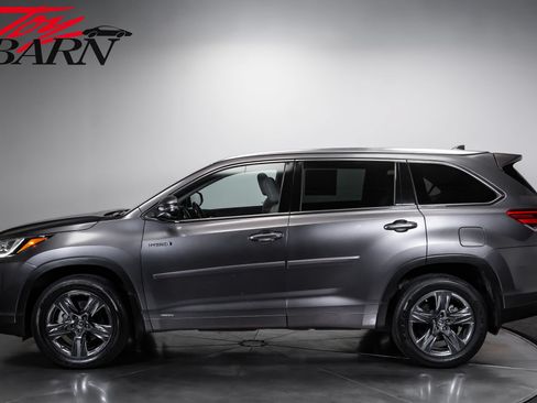 Used 2019 Toyota Highlander Limited Platinum AWD/4WD image 2