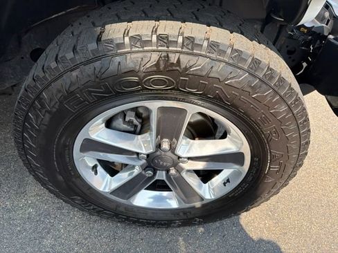 Used 2019 Jeep Wrangler Unlimited Sahara w/ Dual Top Group AWD/4WD image 11