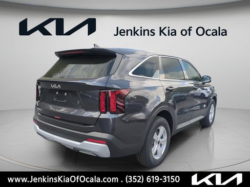 New 2026 Kia Sorento LX FWD image 4