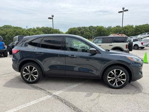 Used 2022 Ford Escape SE w/ SE Sport Appearance Package AWD/4WD image 8