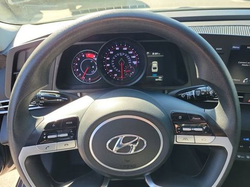 Used 2023 Hyundai Elantra SEL image 17