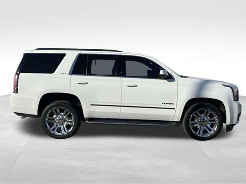 Used 2017 GMC Yukon SLT w/ Premium Edition image 8