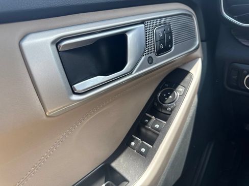 Used 2023 Ford Explorer Limited w/ Equipment Group 301A AWD/4WD image 30