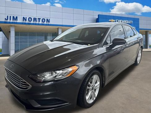 Used 2018 Ford Fusion SE w/ Fusion SE Technology Package FWD image 1