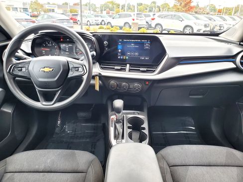 Used 2024 Chevrolet Trax LS w/ Driver Confidence Package image 8