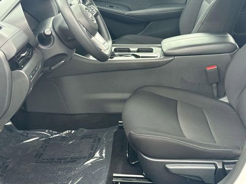 Certified 2025 Nissan Sentra SV FWD image 24