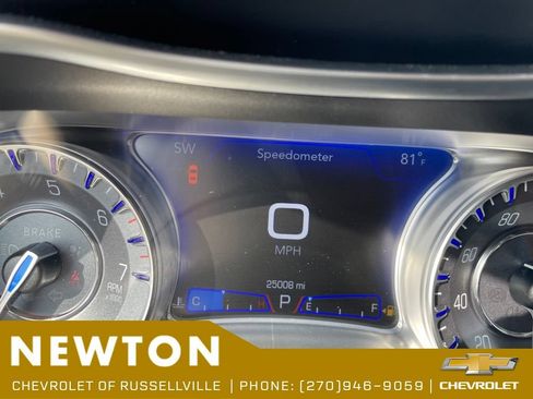 Used 2023 Chrysler 300 Touring L w/ Popular Equipment Group RWD image 8