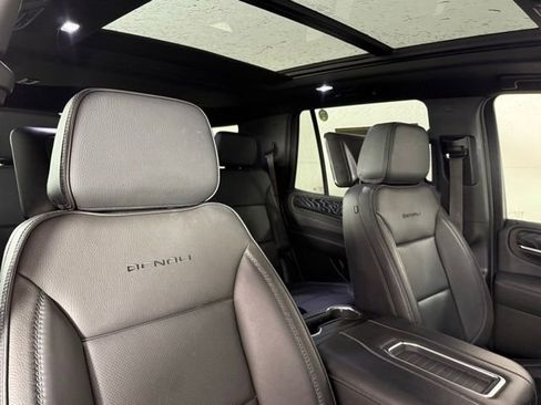 Used 2023 GMC Yukon Denali w/ Denali Reserve Package image 34