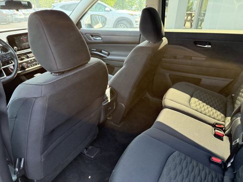 Used 2022 Nissan Pathfinder SV image 13