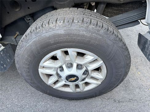 Used 2025 Chevrolet Silverado 2500 LT w/ Convenience Package AWD/4WD image 10