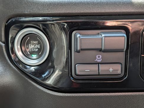 Used 2022 Chevrolet Silverado 1500 LT AWD/4WD image 22