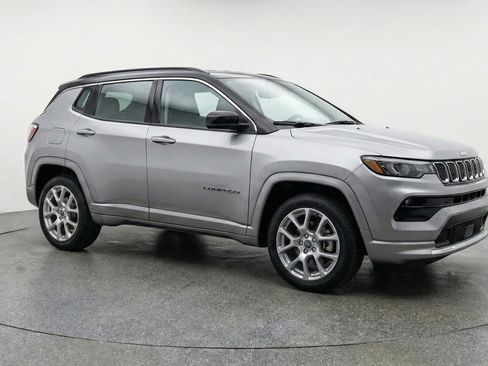 Used 2025 Jeep Compass Limited image 1