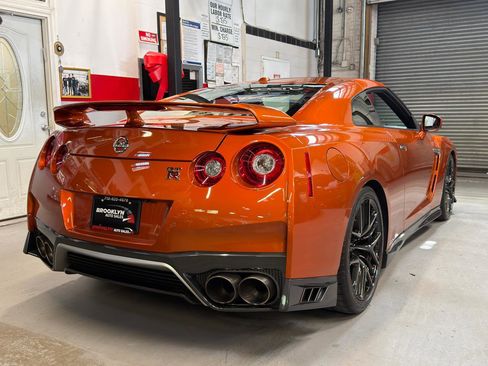 Used 2017 Nissan GT-R Premium w/ Premium Interior Package AWD/4WD image 24