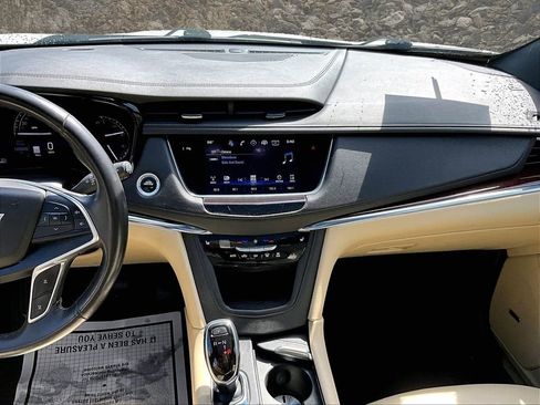 Used 2017 Cadillac XT5 Luxury w/ Driver Awareness Package AWD/4WD image 6