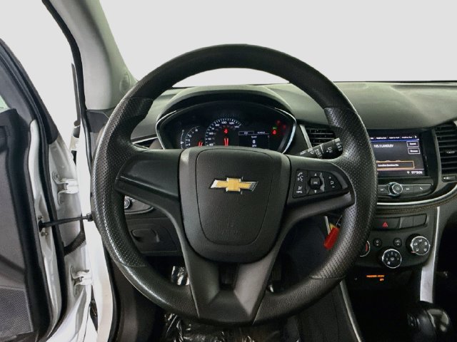 Used 2021 Chevrolet Trax LS FWD image 12