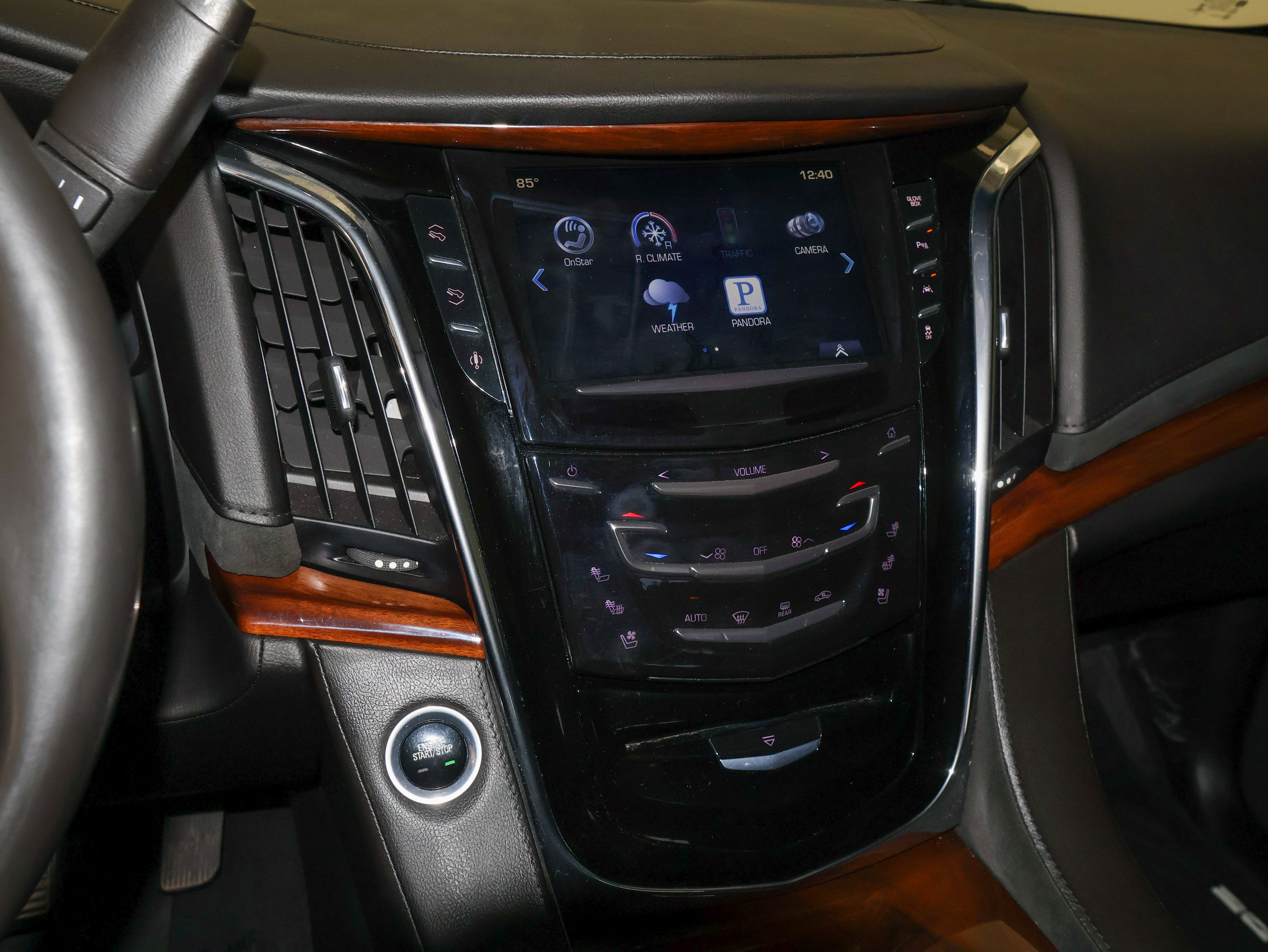 Used 2016 Cadillac Escalade Luxury RWD image 32