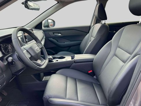 Used 2025 Nissan Rogue SV w/ SV Premium Package FWD image 16