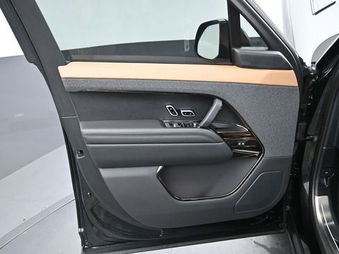 Used 2025 Land Rover Range Rover Sport Autobiography image 21