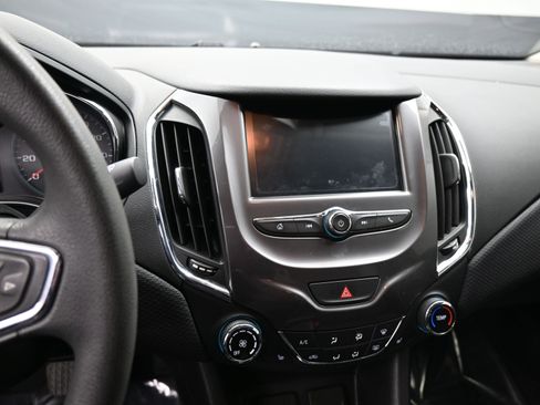 Used 2018 Chevrolet Cruze LT w/ Convenience Package image 15