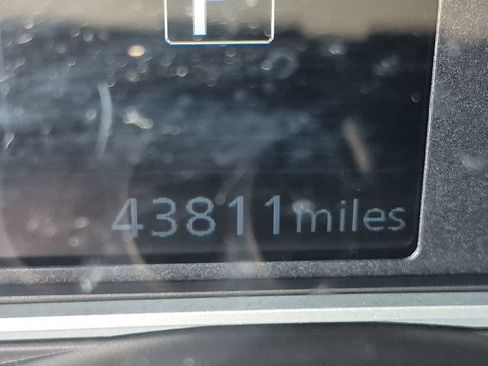 Used 2020 Nissan Versa SV FWD image 10
