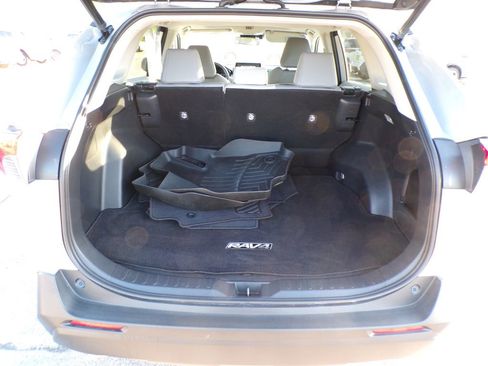 Used 2019 Toyota RAV4 XLE Premium w/ Cold Weather Package AWD/4WD image 18