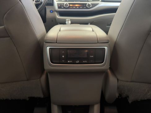 Used 2017 Toyota Highlander SE image 39