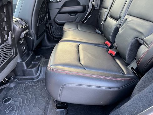 Used 2019 Jeep Wrangler Unlimited Rubicon w/ Dual Top Group image 16