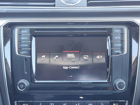 Used 2017 Volkswagen Passat 1.8T R-Line image 17