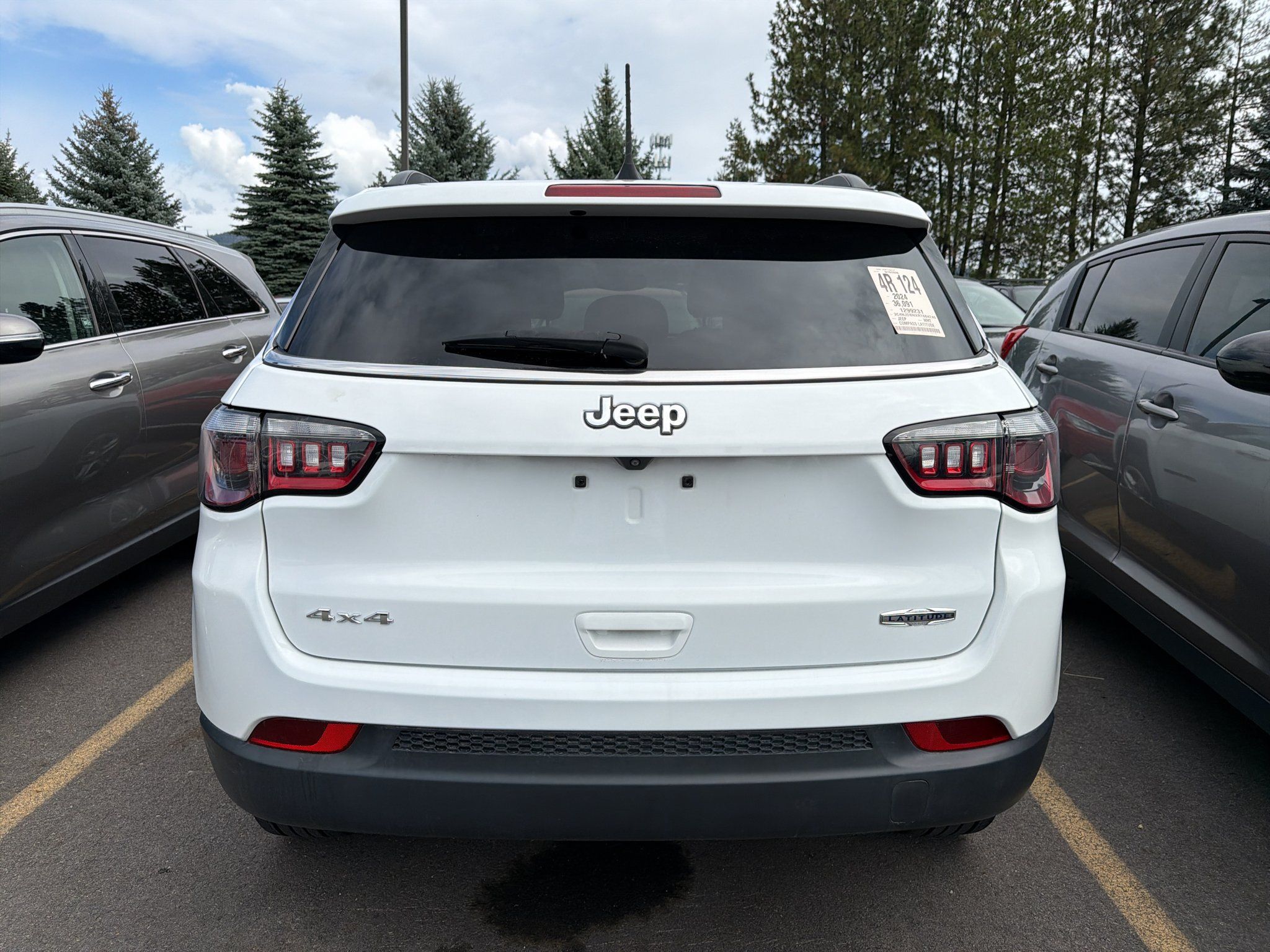 Used 2024 Jeep Compass Latitude AWD/4WD image 4