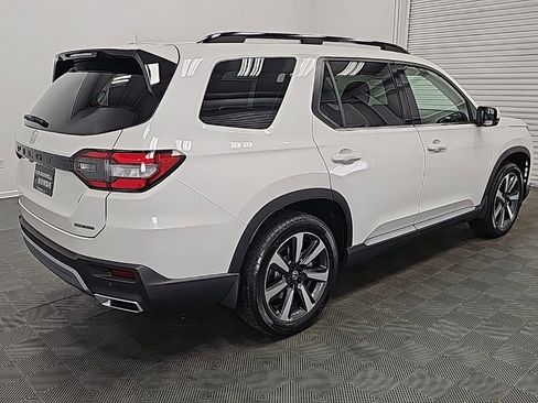 New 2025 Honda Pilot Touring image 8