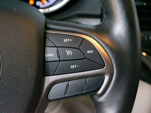 Used 2021 Jeep Grand Cherokee Laredo w/ Security & Convenience Group AWD/4WD image 16