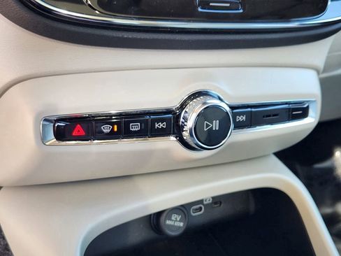 New 2026 Volvo XC40 B5 Ultra w/ Climate Package image 17