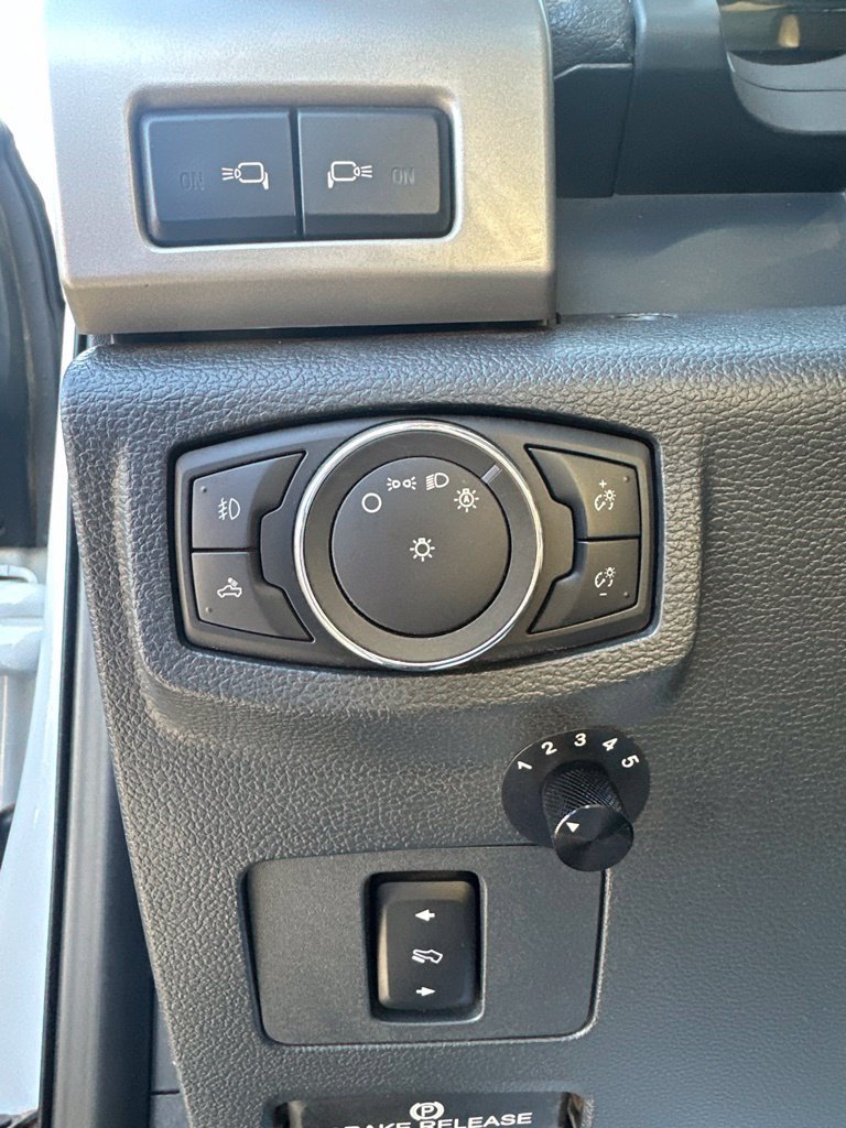 Used 2022 Ford F350 Lariat w/ Lariat Value Package AWD/4WD image 12