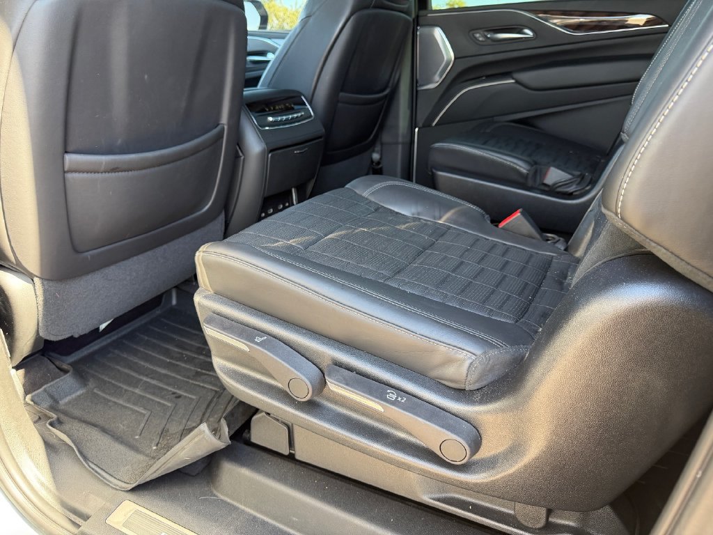 Used 2023 Cadillac Escalade ESV Sport Platinum w/ Heavy-Duty Trailer Package AWD/4WD image 28