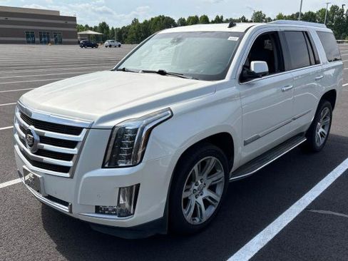 Used 2015 Cadillac Escalade Luxury RWD image 2