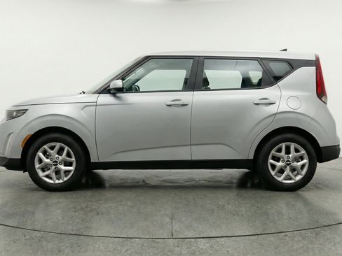 Used 2025 Kia Soul LX w/ LX Technology Package FWD image 5