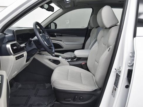 Used 2025 Kia Telluride EX image 13