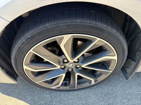 Used 2022 Toyota Corolla SE FWD image 2