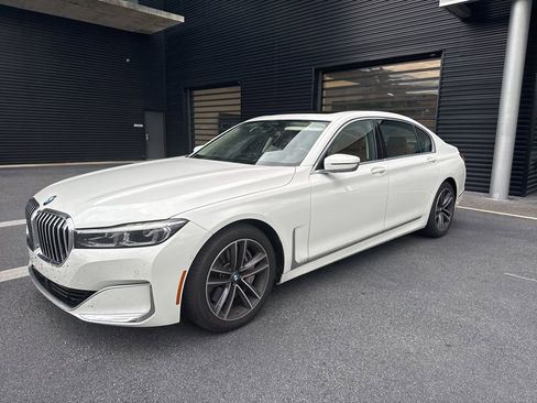 Used 2022 BMW 750i xDrive AWD/4WD image 1