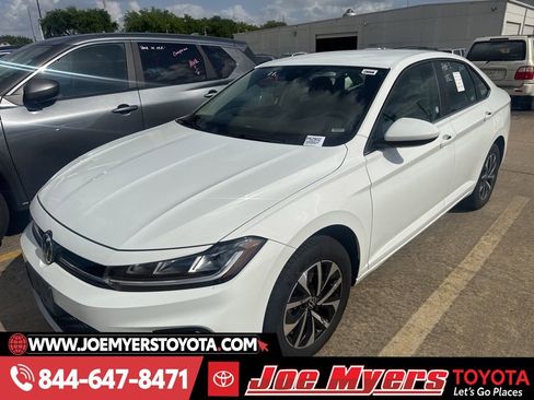 Used 2025 Volkswagen Jetta S image 1