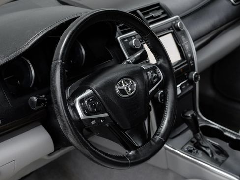 Used 2016 Toyota Camry XLE w/ Moonroof Package FWD image 19