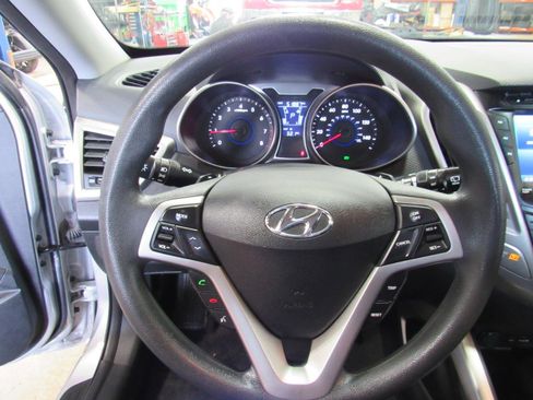 Used 2013 Hyundai Veloster 3dr Cpe Auto w/Black Int image 45